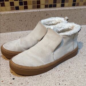 TOMS BRAND LN Cream Suede Ankle Boots with Faux Fur Lining SLIP IN SIZE 9.5W